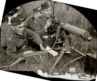 The machine-gun crew of the 48th in action