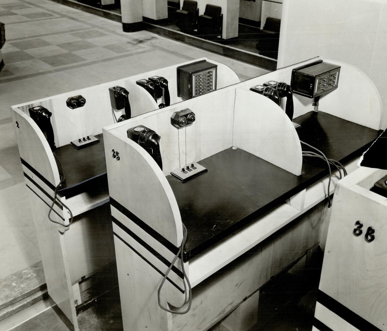 Spectacular feature of the trading floor in the new stock exchange are the telephone desks for traders and their assistants. These smart pews when sur(...)