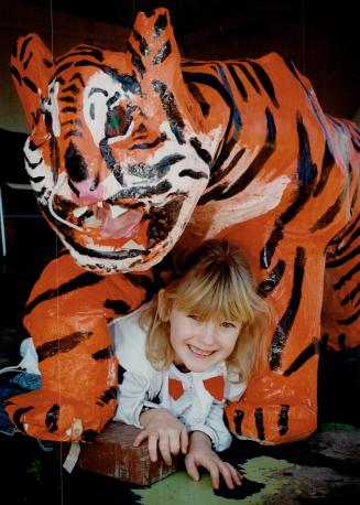 Paper tiger with a big heart. Melissa Campbell, 6, of Hamilton, crawls under tiger made by Tottenham students who collected and stuffed it with $1,400(...)