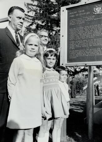 Great - Great - Great - Grandchildren, of pioneer settler Peter Milne, Katharine Webb, 8, Janet, 7, and Warren, 5, stand with Energy and Resources Min(...)