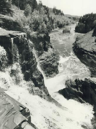 Waterfalls - Kakabekeu Falls