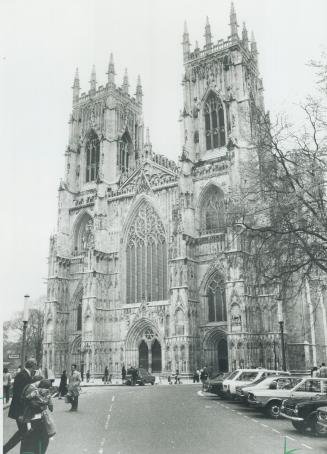 Picture at right shows what the 800-year-old cathedral looked like before the fire