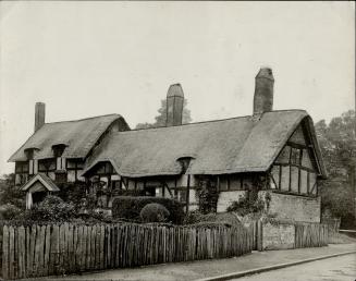 Anne Hathaway's Cottage stratford - on - Avon