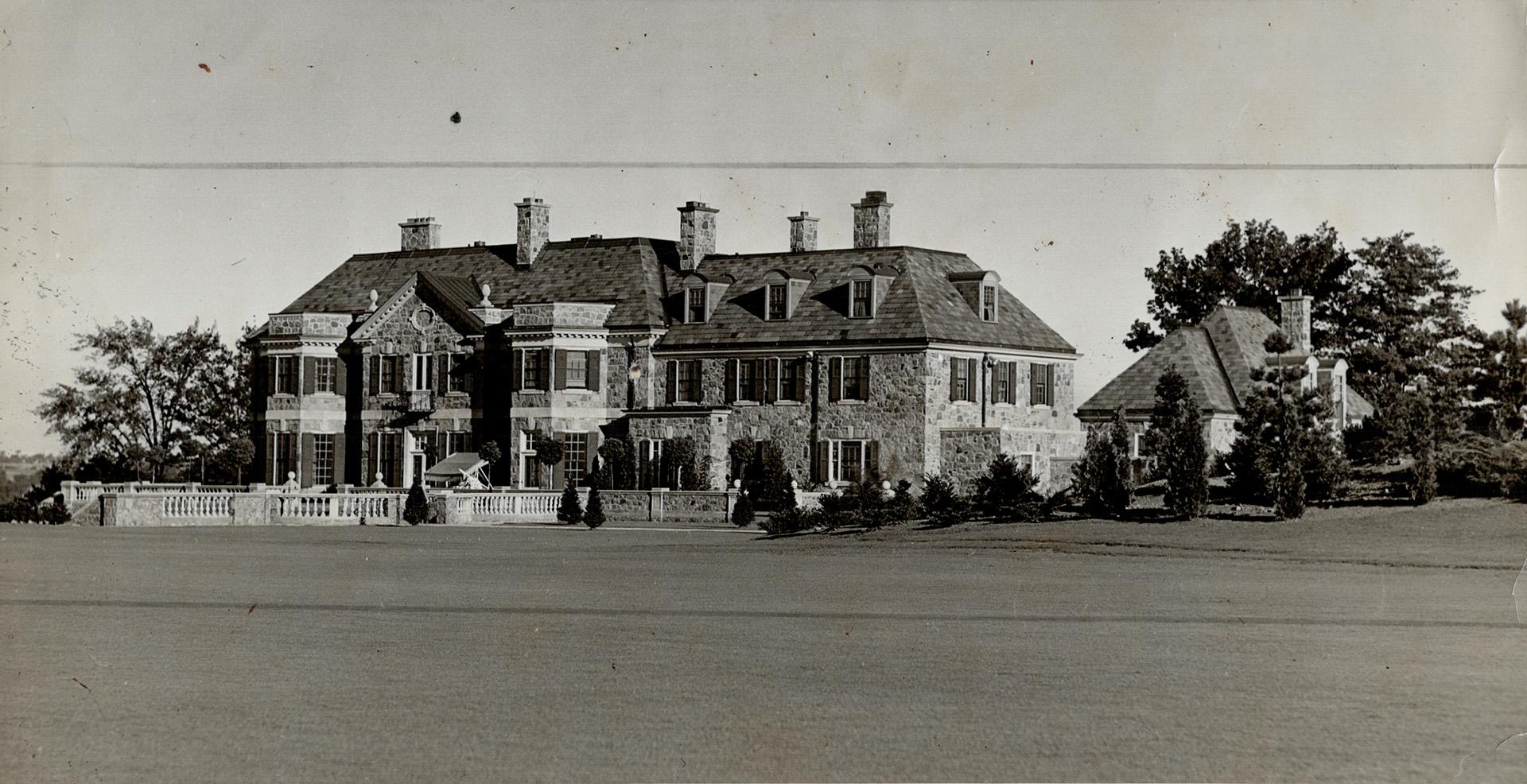 The H.R. Bain residence at Oriole, Ont