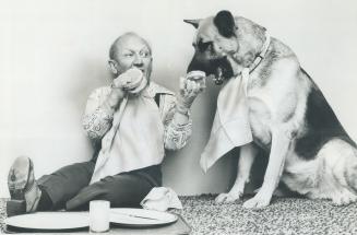 Gingerly sharing a breakfast of hot dogs and hamburgers with the canine star of the movie Won Ton Ton, the Dog Who Saved Hollywood, character actor Bi(...)