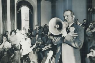 Trying to get his message across,, University of Toronto President Claude Bissell uses a bull-horn to tell protesters occupying the university senate (...)