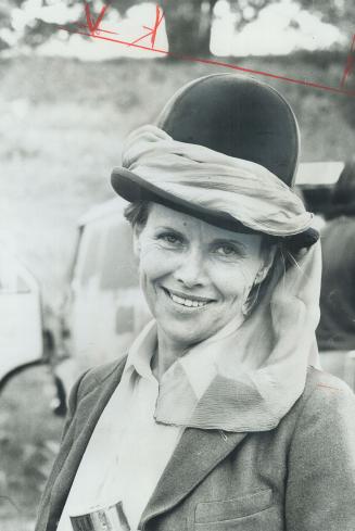 Actress Blackman, Hatted for horseback riding