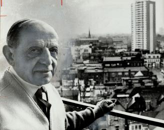 Hans Blumenfeld, who lectures in town planning at the University of Toronto (in English) and at the University of Montreal (in French) is considered o(...)