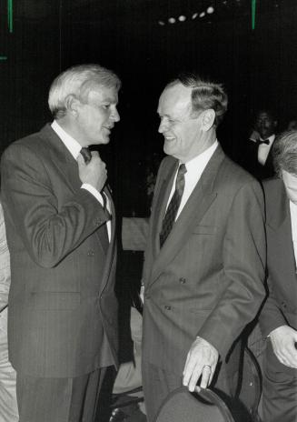 Party Parley: Former Ontario premier David Peterson, left, and federal Liberal leader Jean Chretien chat last night at $500-a-plate Liberal fundraiser that drew 1,800 to a downtown Toronto hotel