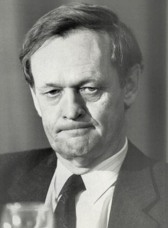 Jean Chretien: He wants it made clear the Charter supersedes the Meech accord