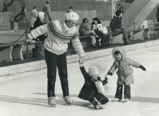 Maureen's a good skate. Maureen McTeer, wife of Opposition Leader and former prime minister Joe Clark, too to the ice at Toronto City Hall yesterday w(...)