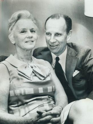 Husband and wife actors Jessica Tandy and Hume Cronyn last night presented two plays by Samuel Beckett at the St