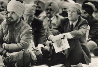 Toronto Mayor Art Eggleton, wearing a scarf over his head as a symbolic turban and sitting on a floor mat, takes part in the annual Khalsa Day Celebra(...)