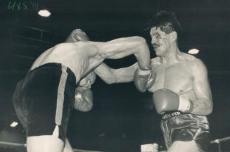 Lalonde next? Toronto's Willy Featherstone (left) trades punches with Danny Lindstrom duringtheir 12-round light heavyweight match at the CNE Coliseum(...)
