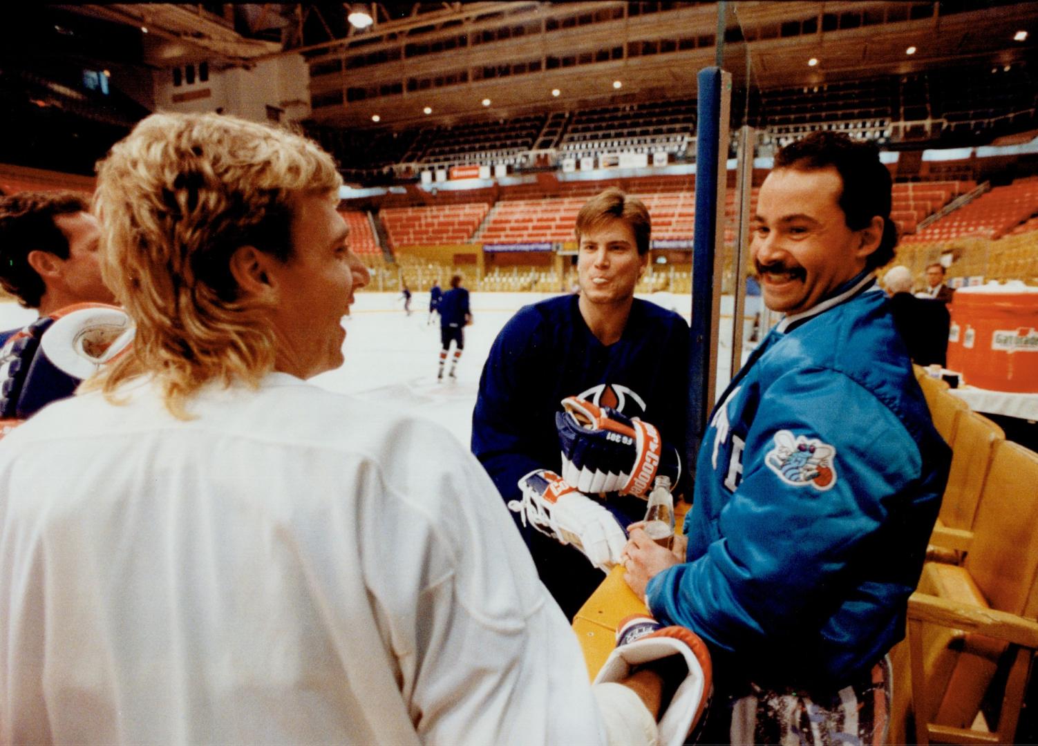 Money talks: And there's no shortage of conversation as Edmonton's Bernie Nicholls, left, and Craig Simpson chat with Leaf netminder Grant Fuhr yesterday