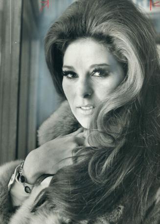 When Bobbie Gentry arrived in Toronto this week to do a TV pilot she wasn't wearing Levis and bare feet