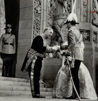 Prime Minister King is seen bidding good-by to the King and Queen on the steps of the House of Commons at Ottawa after their majesties had been enthro(...)