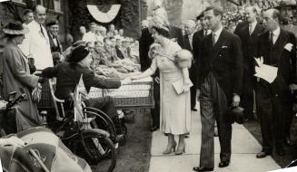 This outstanding photograph of the King and Queen at Christie Street Hospital is one of the many giant blow-ups of royal visit pictures which will be (...)