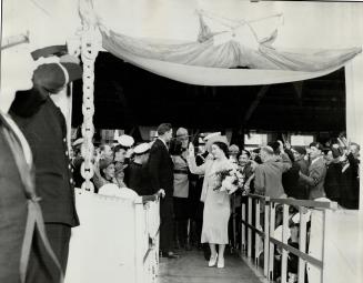 King and Queen boarding steamer at Halifax N