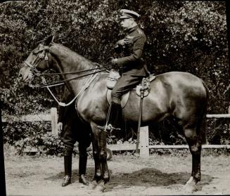 The King on Tunnell Hill Aloershot, Eng, May 16, 1912