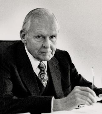 Starr principals: Mr. Justice Lloyd Houlden: left: has adjourned his probe until a panel headed by Chief Justice William Howland decides if it should continue