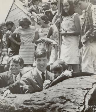 Eight Kennedys invade expo. Senator Robert Kennedy (bottom left) and three sons ard log ride in La Ronde amusement area of Expo as rs. Kennedy (centre(...)