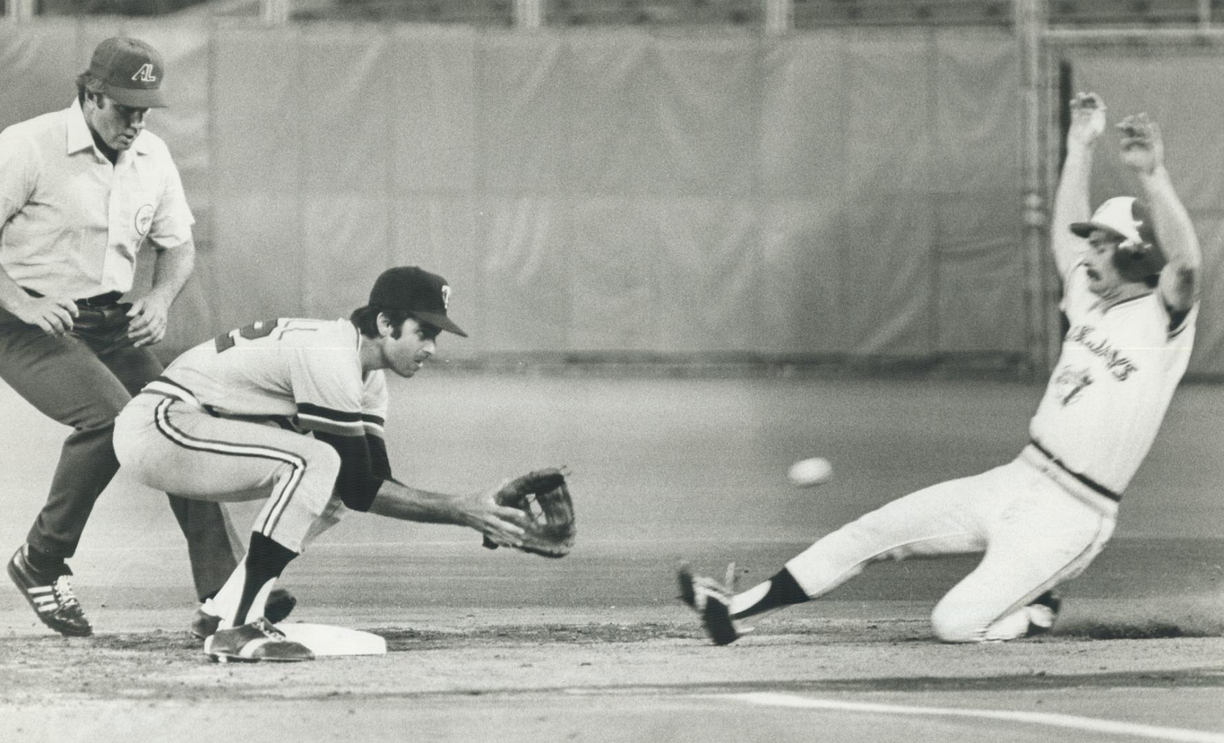 Sports - Baseball - Pro - Action (1977)