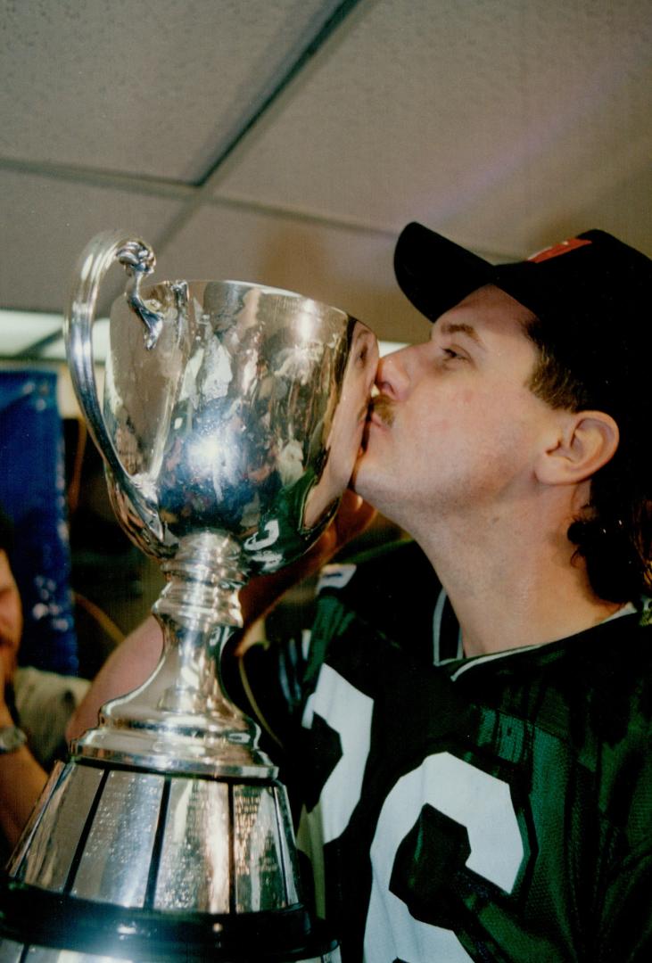 Dave Redgeway kisses grey cup