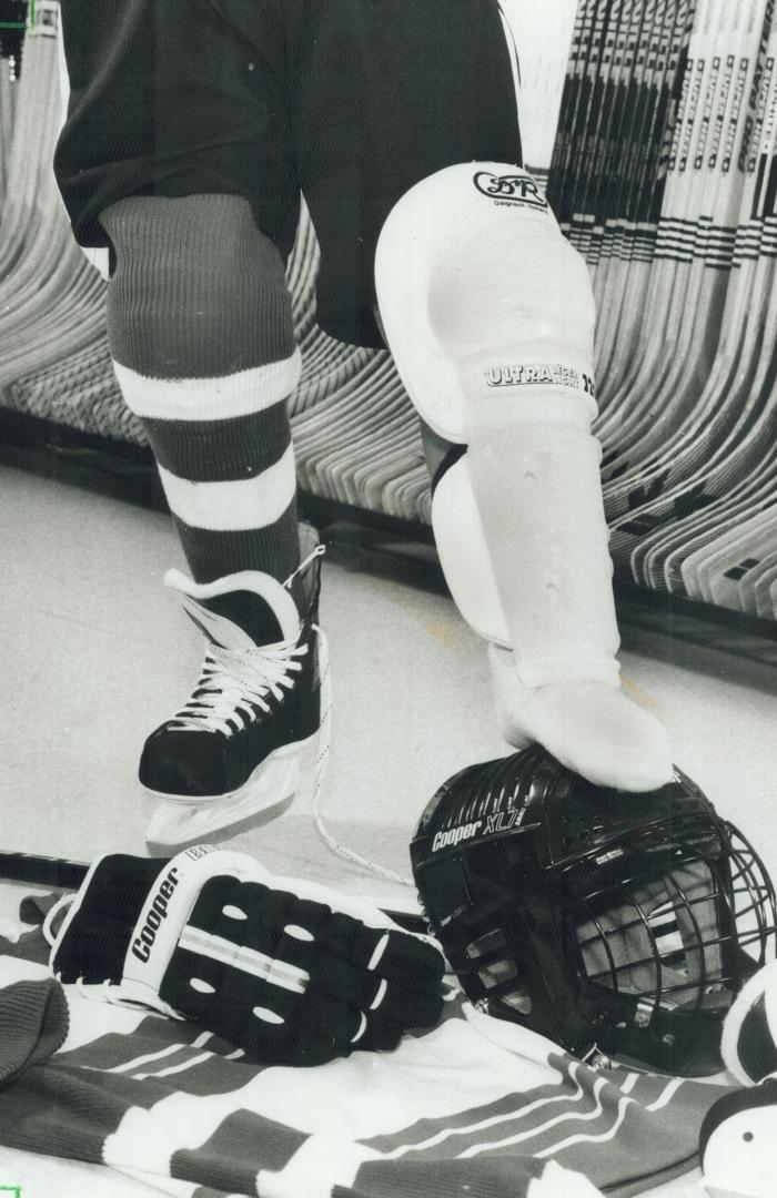 To determine size of shin pad, measure from the mid-point of the knee to the top of the instep