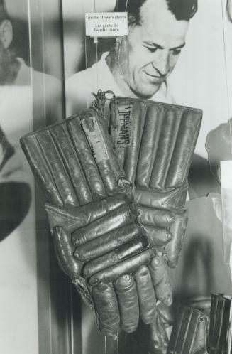 Gordle Howe's gloves and skates
