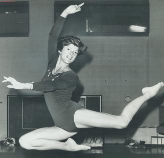 This great form displayed by Susan McDonnell, Mask, 27, won gold medal for Canada in Pan American Games in Winnipeg in 1967. She's encouraging her you(...)