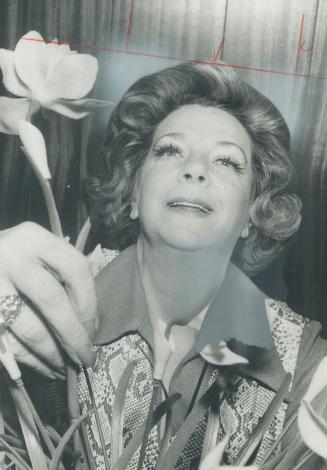 Mary McInnis. Directs Daffodil Day parade