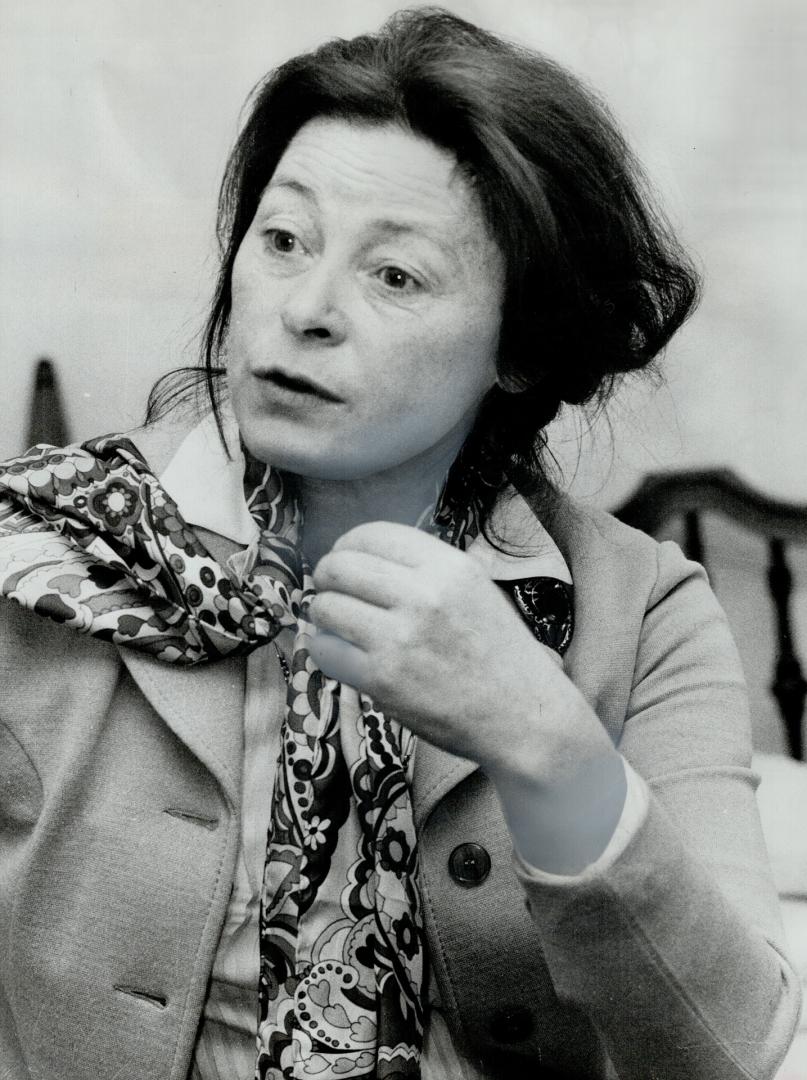In Toronto to raise funds for the Irish Arts Theatre, actress Siohan McKenna will give three performances of her one-woman show, Here Are the Ladies, (...)