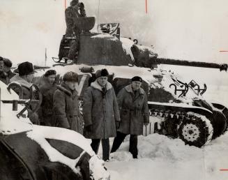 Standing between two Grizzly tanks in the snow, Gen