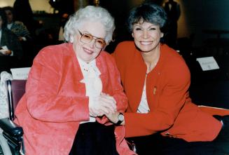 Lois Marshal (l) Monique Mercure
