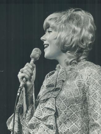 Anne Murray. Hitting the high notes