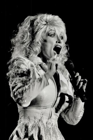 Dolly, One of the few singers around who can immediately be identified by one name - and the audience treated her like she was family