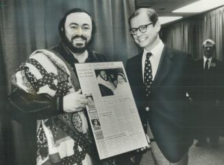 Opera king takes time out for his public, The Star's music critic William Littler yesterday presented opera singer Luciano Pavarotti with a framed com(...)