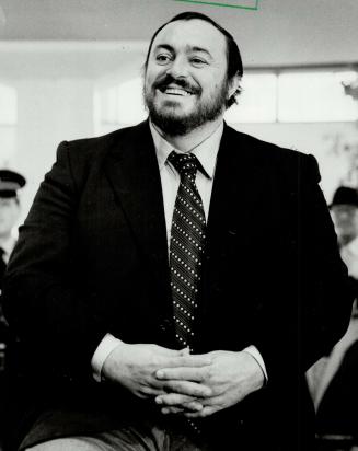 Luciano Pavarotti, Singer will dine with 125 people in fund-raising dinner