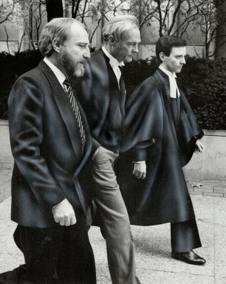 On the defence, Edmonton millionaire Peter Pocklington, left, leaves court yesterday with lawyers Doug Laidlaw, centre, and Joseph Colangelo after the(...)