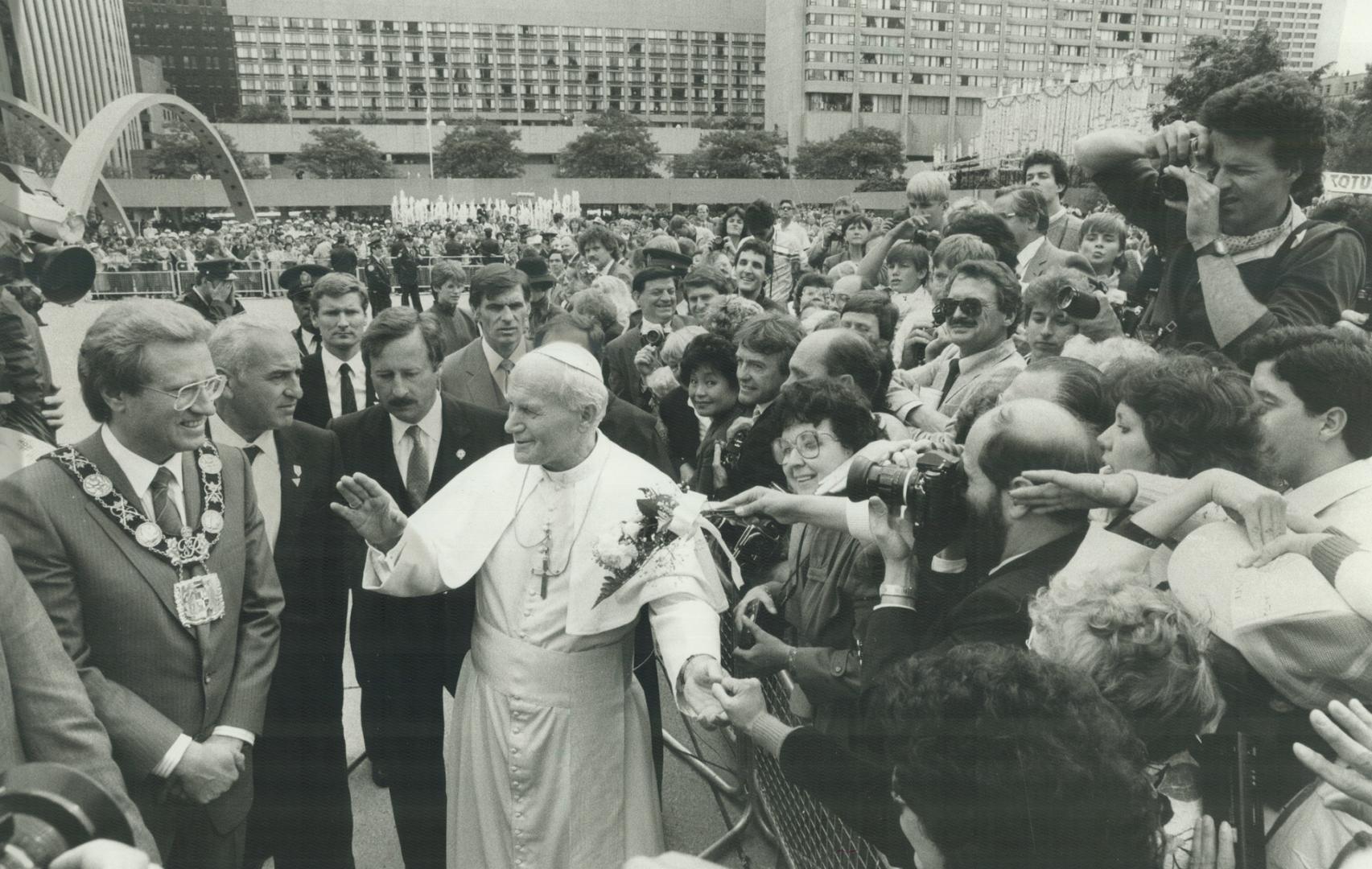 Personal touch, Taking an unscheduled walk after lighting the eternal flame in Toronto's Peace Garden, Pope John Paul II, with Mayor Art Eggleton at h(...)