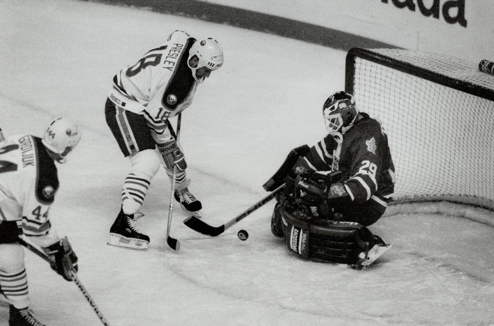Sniper on the doorstep. Leafs goalie Felix Potvin crouches and appears to have all the angles covered on Buffalo sniper Wayne Presley. Potvin played s(...)