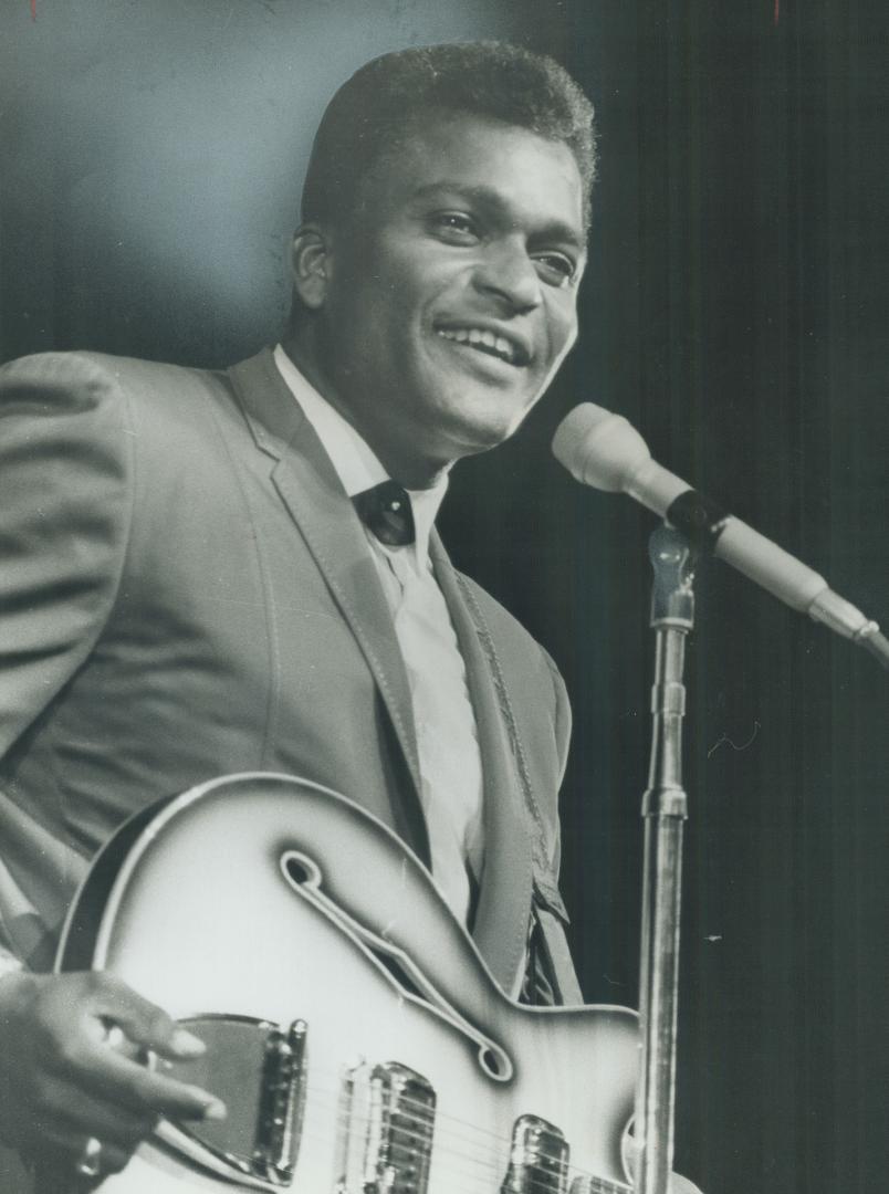 Charley Pride is the first black country singer ever to make it in a field dominated by southerners and Canadians, and the Ex Grandstand audience love(...)