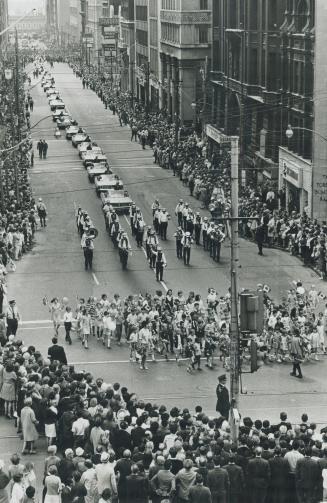 Trudeau cavalcade on Bay Street