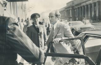 Trudeau arrives before demonstrators