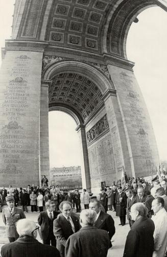 After laying a wreath on Tomb of French Unknown soldier at the Arc de Triomphe this morning in Paris, Canadian Prime minister Pierre Trudeau was prese(...)