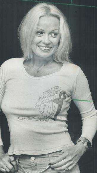 Mamie Van Doren, a so-called sex goddess of the silver screen in the 1950s and '60s, is alive and well and appearing this week at the Hook and Ladder (...)