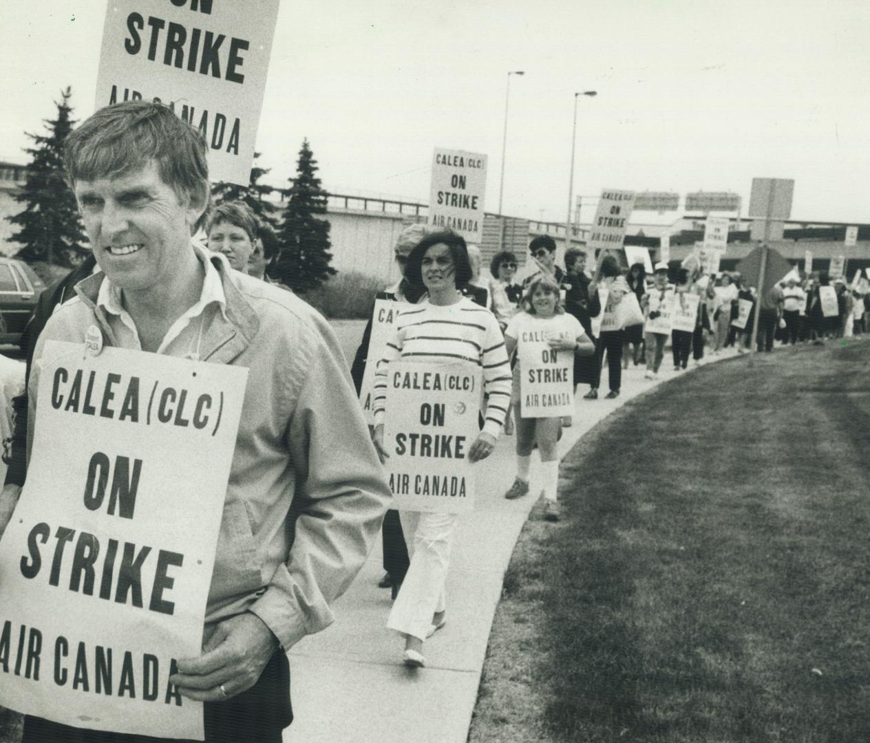 On the line: White walks with Air Canada pickets in 1985