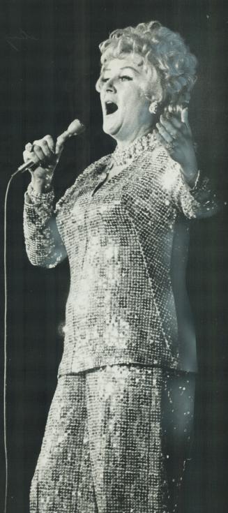 Margaret Whiting tried to whip up some nostalgia last night at Maple Leaf Gardens, but the songs echoing through the empty aisles put a damper on the (...)