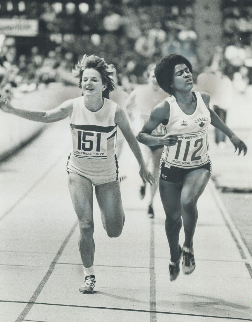 Yvonne Saunders (right) in a split-second victory